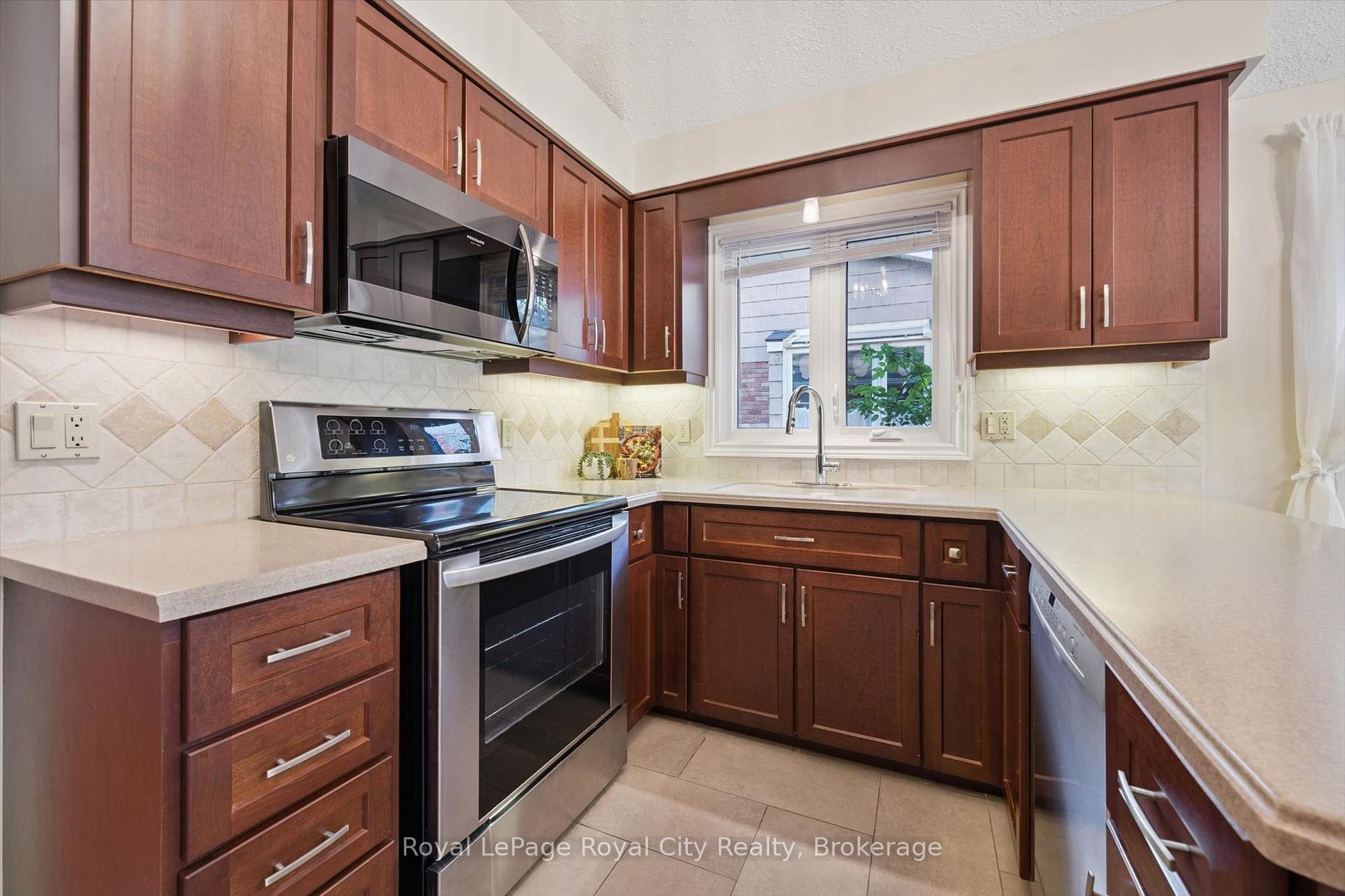 Photo 16 of 83 Wimbledon Road, Guelph, Willow West/Sugarbush/West Acres — HOMEH
