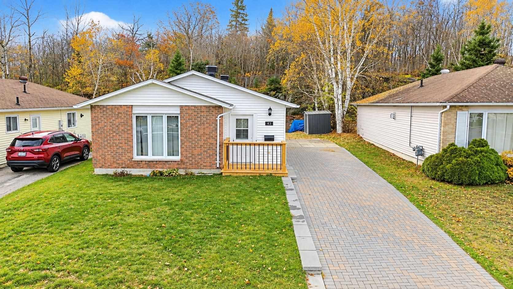 Photo 2 of 43 McLaren Crescent, Elliot Lake — HOMEH