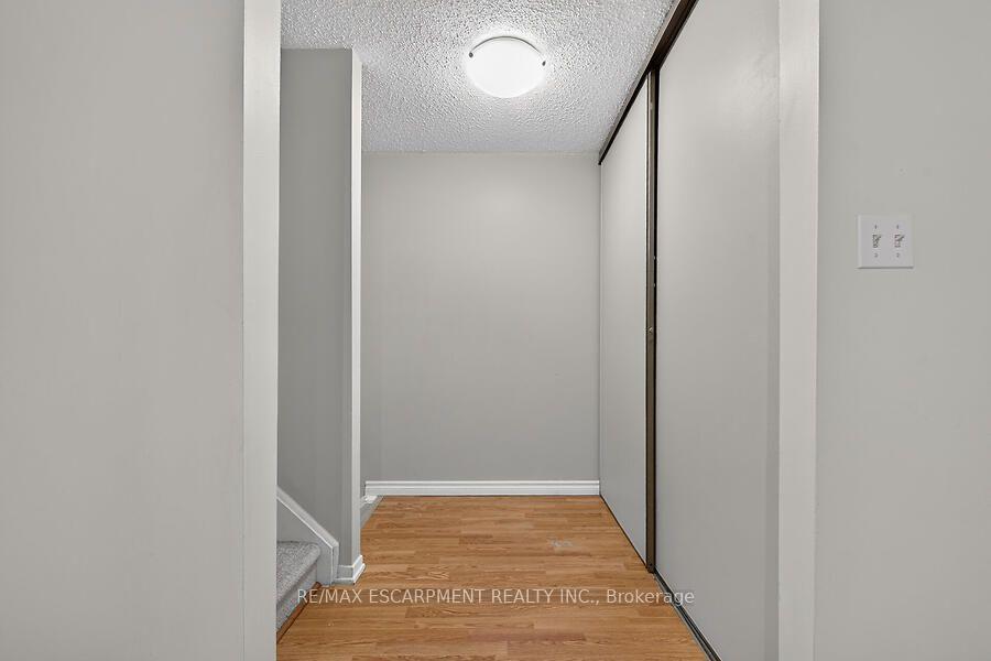 Photo 8 of Unit 3, 63 Fonthill Road, Hamilton, Fessenden — HOMEH