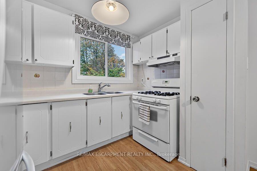 Photo 10 of Unit 3, 63 Fonthill Road, Hamilton, Fessenden — HOMEH