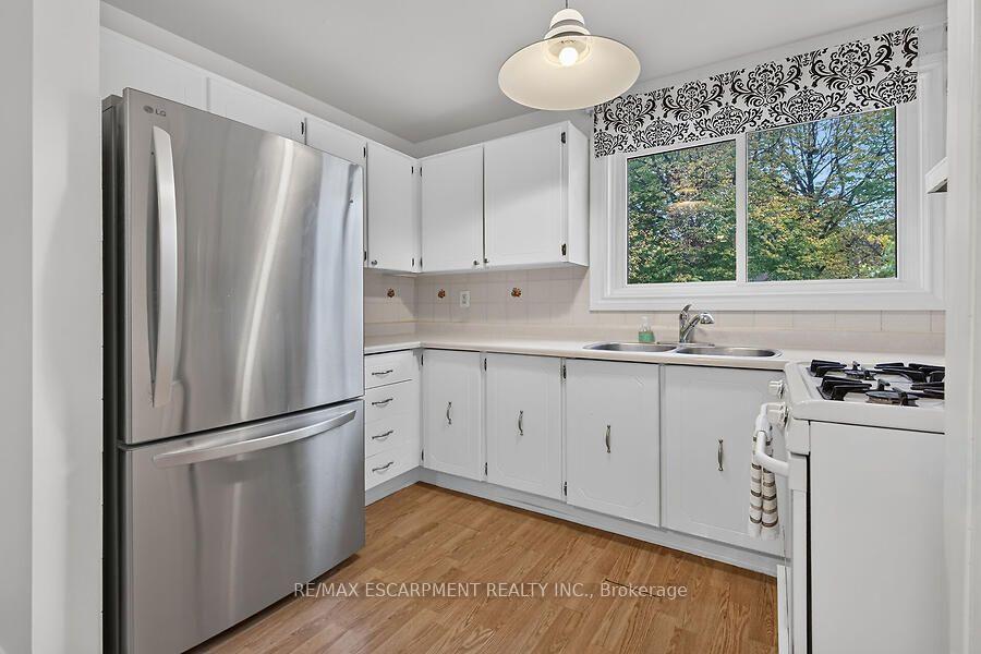 Photo 11 of Unit 3, 63 Fonthill Road, Hamilton, Fessenden — HOMEH