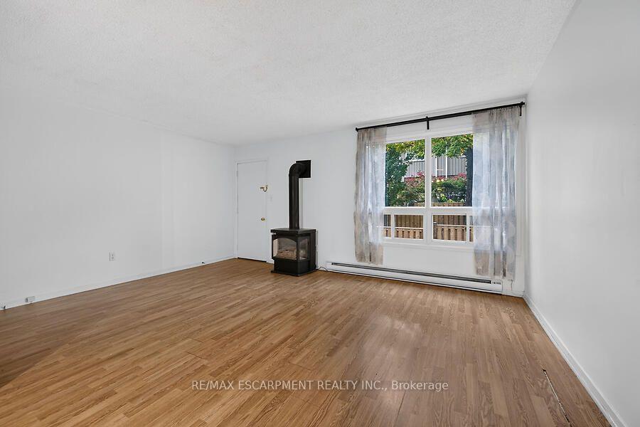 Photo 15 of Unit 3, 63 Fonthill Road, Hamilton, Fessenden — HOMEH