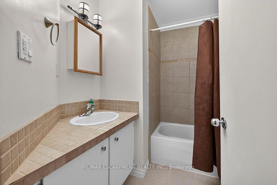 Photo 23 of Unit 3, 63 Fonthill Road, Hamilton, Fessenden — HOMEH