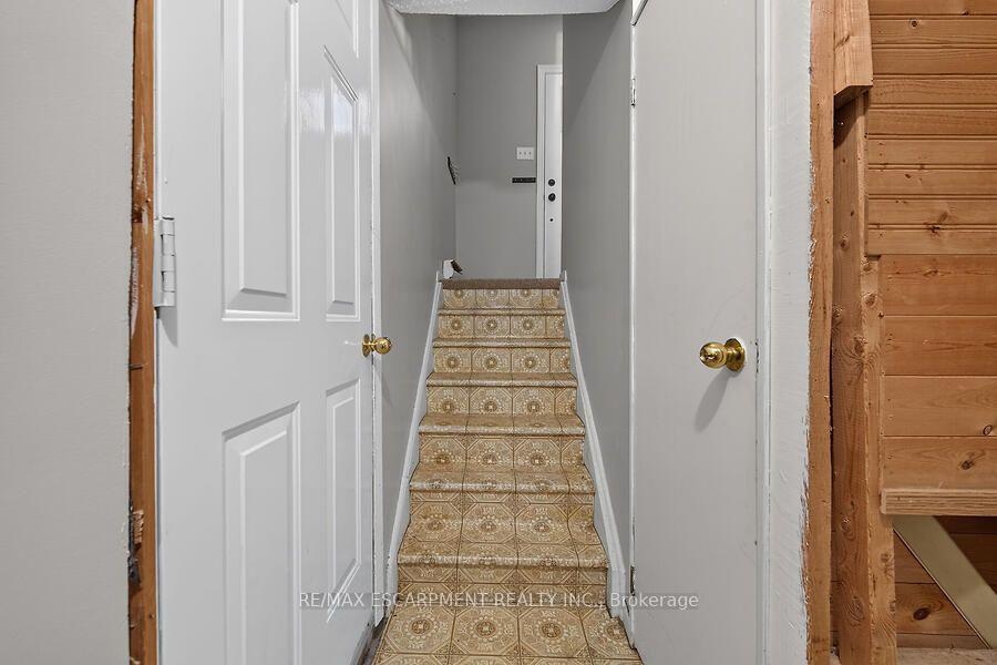 Photo 26 of Unit 3, 63 Fonthill Road, Hamilton, Fessenden — HOMEH
