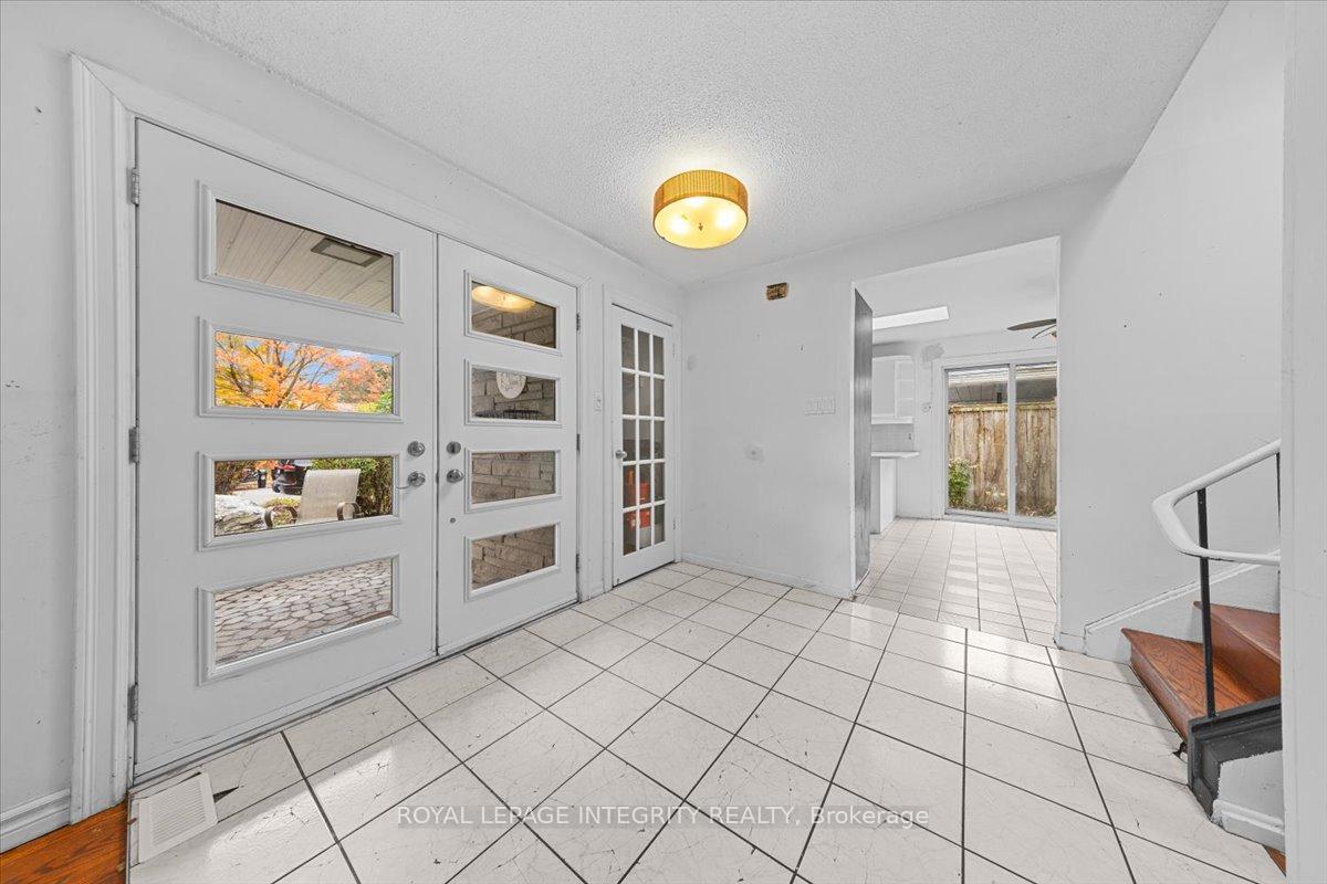 Photo 6 of 2656 Marble Crescent, Ottawa, Mooneys Bay/Riverside Park — HOMEH