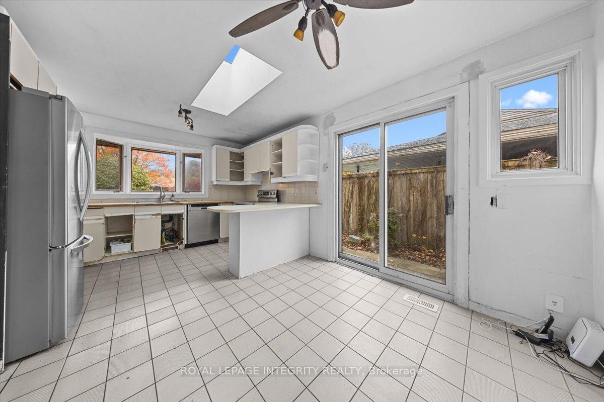 Photo 9 of 2656 Marble Crescent, Ottawa, Mooneys Bay/Riverside Park — HOMEH