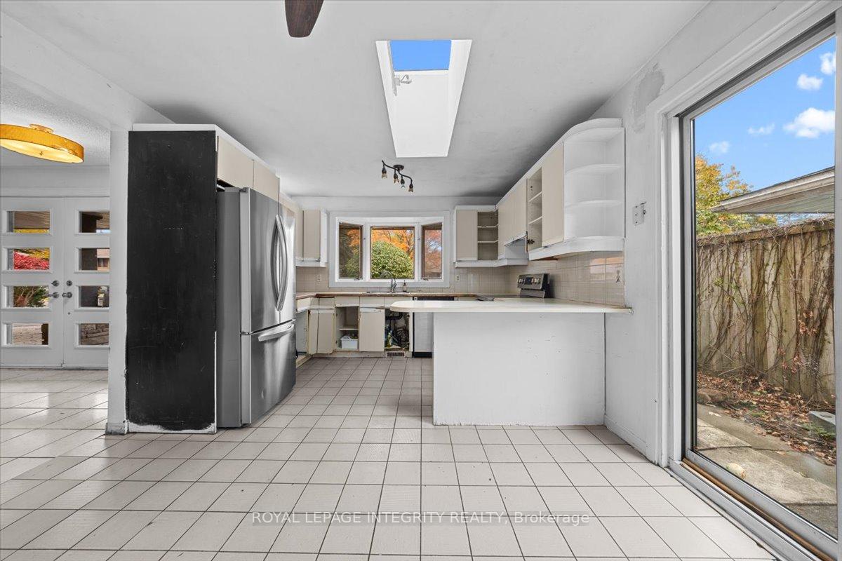 Photo 11 of 2656 Marble Crescent, Ottawa, Mooneys Bay/Riverside Park — HOMEH
