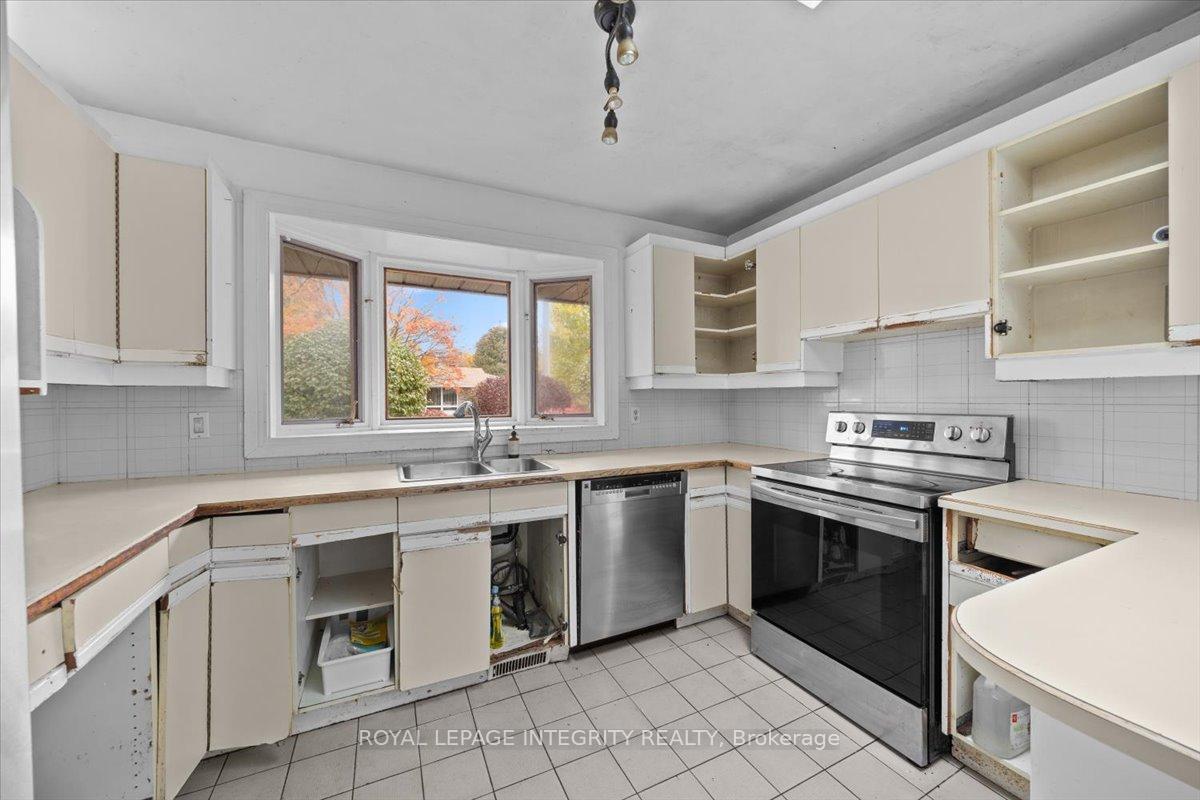 Photo 12 of 2656 Marble Crescent, Ottawa, Mooneys Bay/Riverside Park — HOMEH