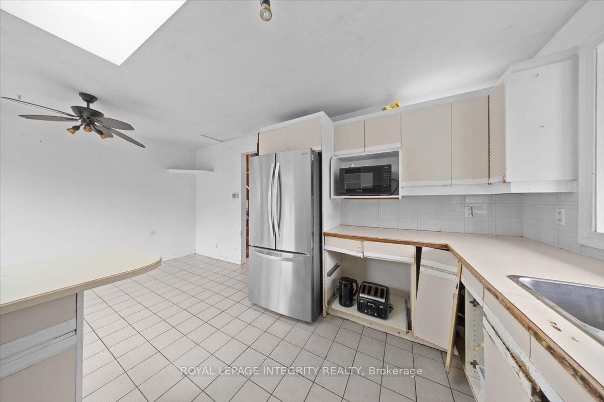 Photo 13 of 2656 Marble Crescent, Ottawa, Mooneys Bay/Riverside Park — HOMEH