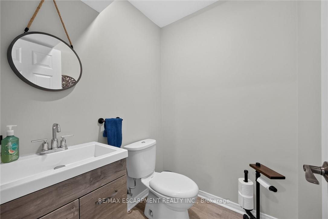 Photo 17 of 8105 Leeming Road, Hamilton, Rural Glanbrook — HOMEH