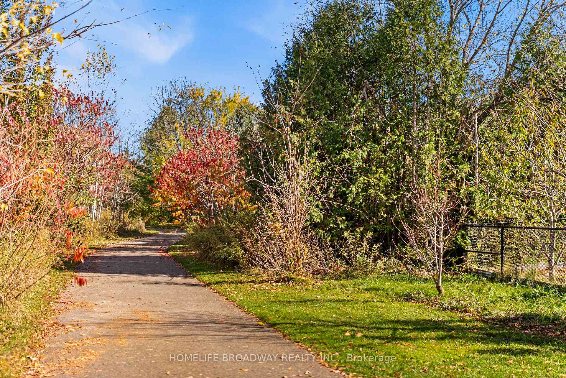 Photo 32 of 57 All Points Drive, Whitchurch-Stouffville, Stouffville — HOMEH