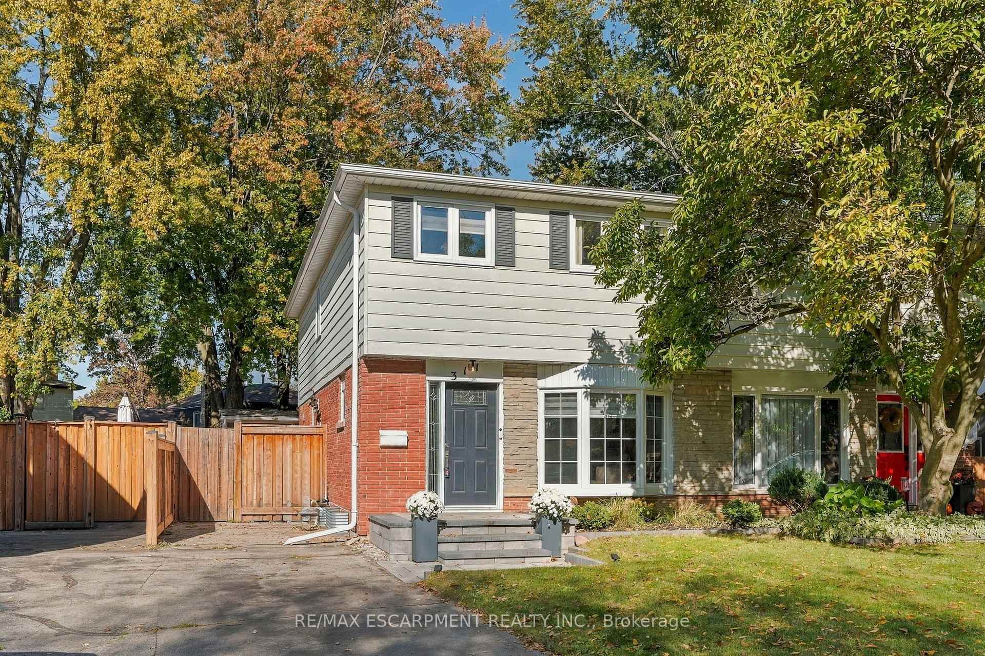 Photo 3 of 311 Montego Road, Mississauga, Cooksville — HOMEH