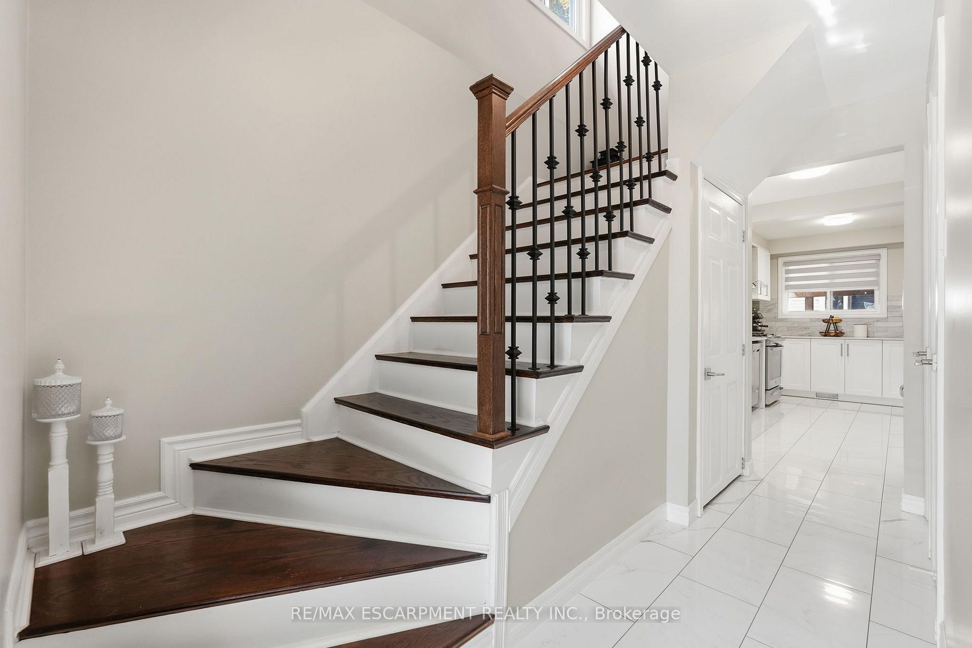 Photo 5 of 311 Montego Road, Mississauga, Cooksville — HOMEH