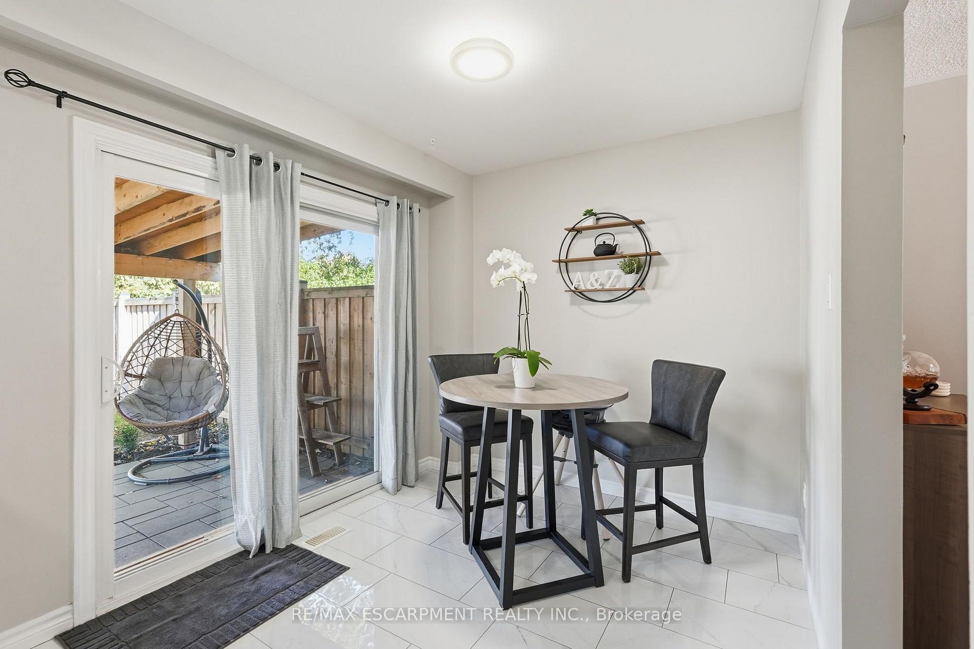 Photo 10 of 311 Montego Road, Mississauga, Cooksville — HOMEH