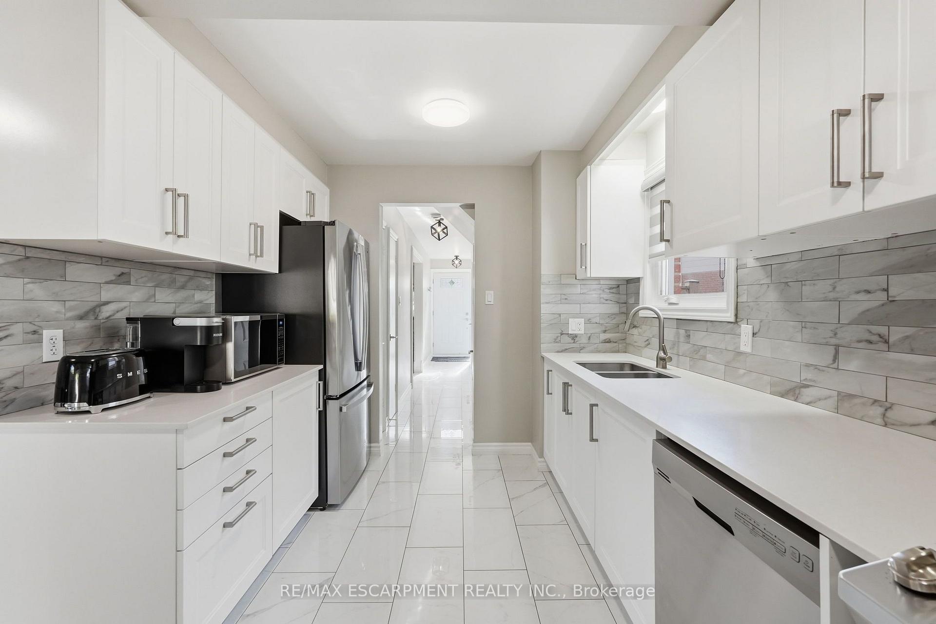 Photo 13 of 311 Montego Road, Mississauga, Cooksville — HOMEH