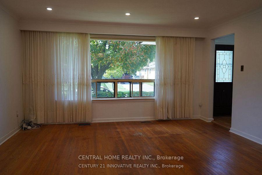 Photo 11 of 3 Holton Road, Scarborough, Woburn — HOMEH