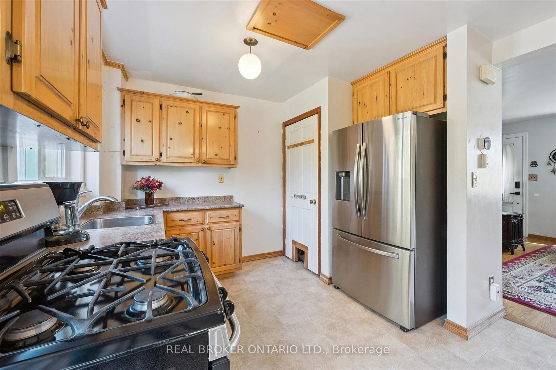 Photo 10 of 100 Waverley Drive, Guelph, Riverside Park — HOMEH
