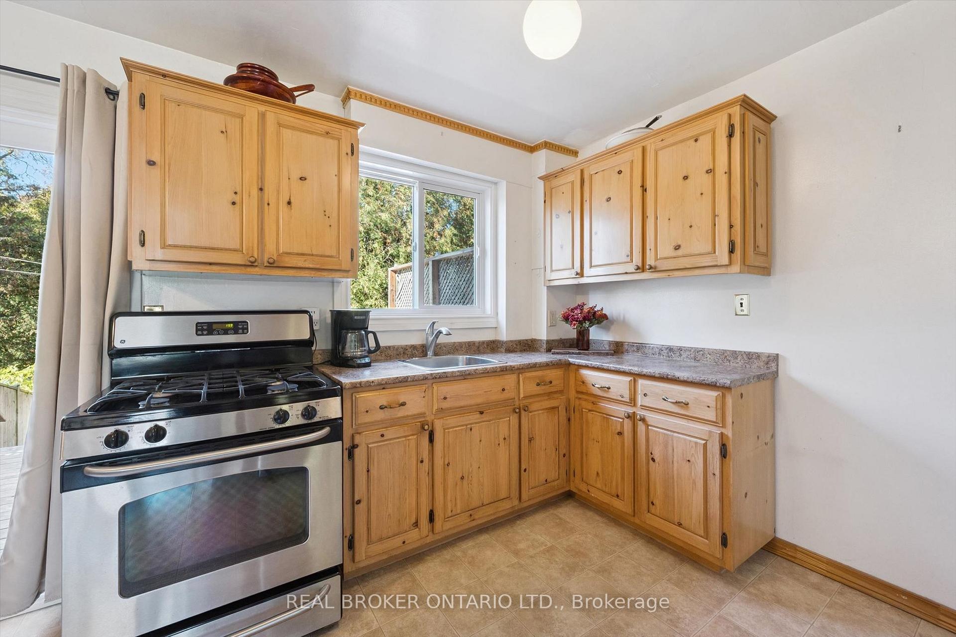 Photo 11 of 100 Waverley Drive, Guelph, Riverside Park — HOMEH