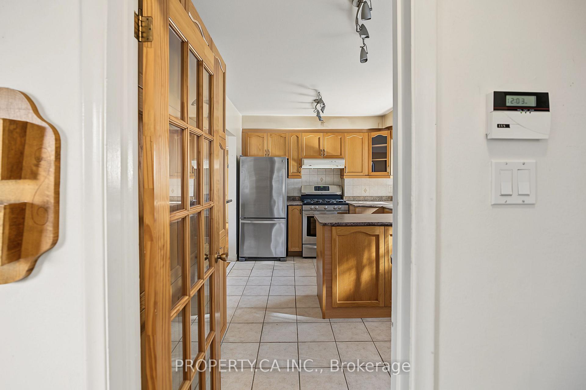 Photo 3 of 63 Bennett Road, Scarborough, West Hill — HOMEH