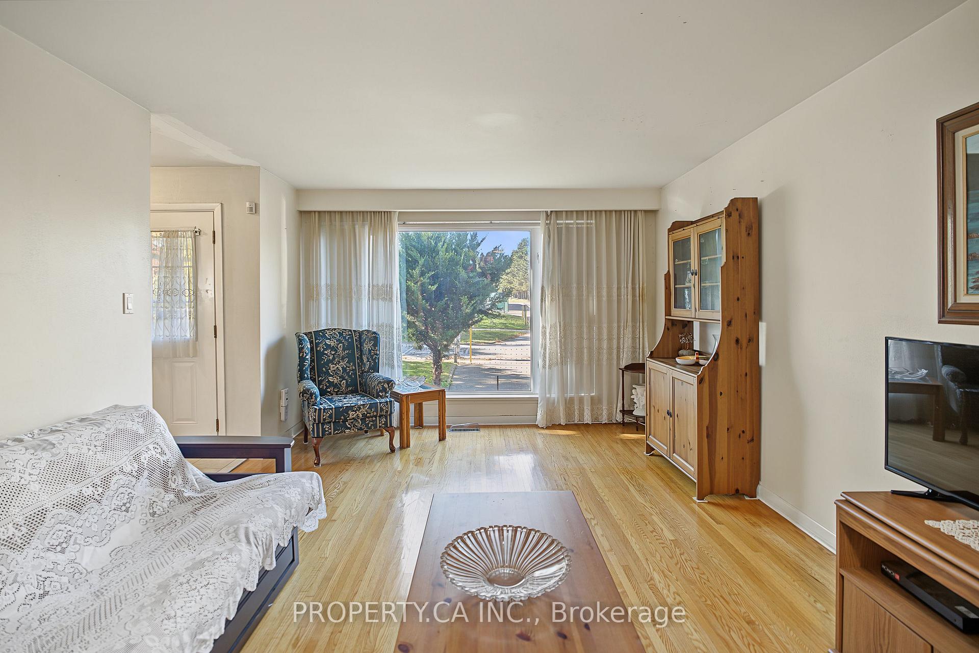 Photo 6 of 63 Bennett Road, Scarborough, West Hill — HOMEH