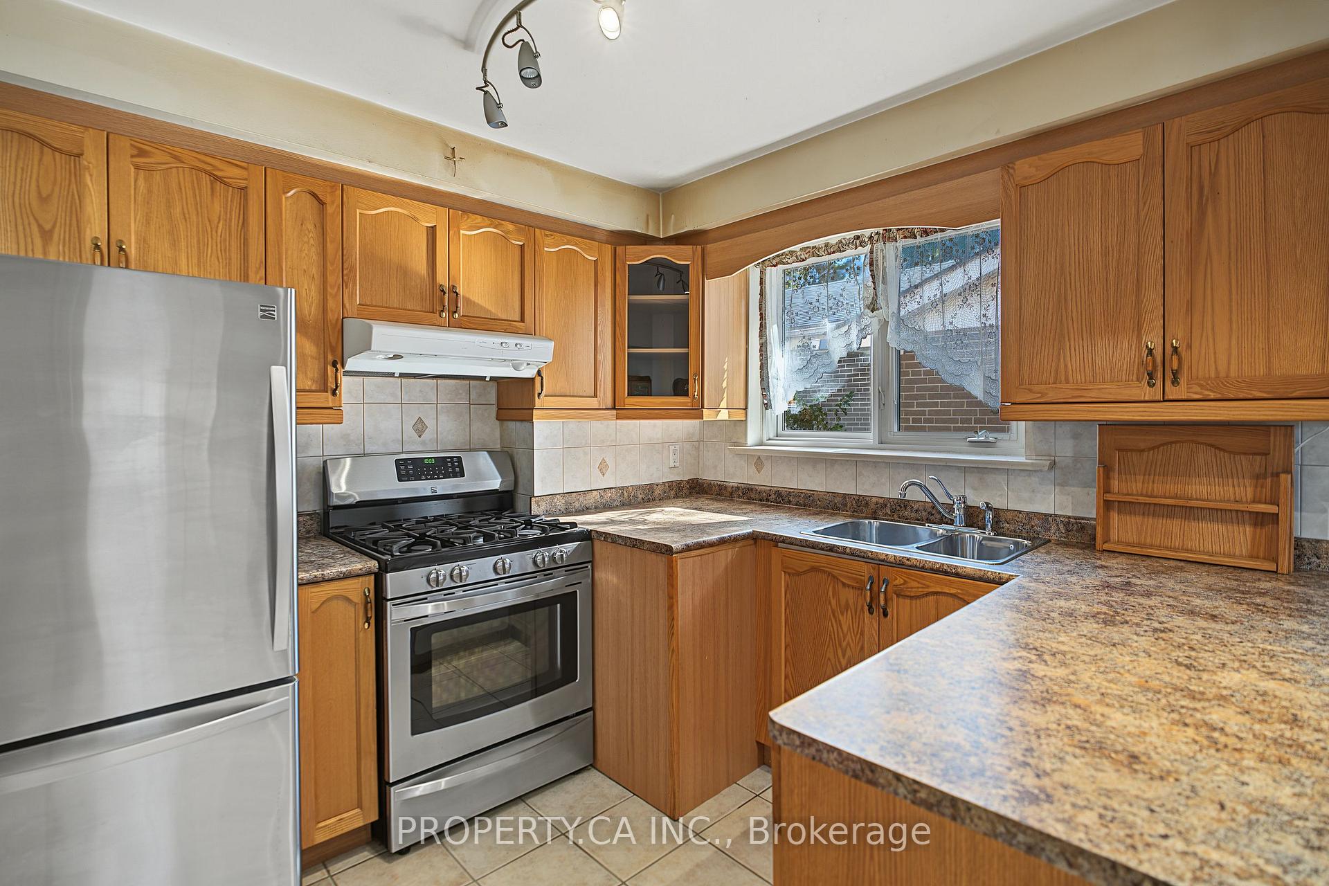 Photo 10 of 63 Bennett Road, Scarborough, West Hill — HOMEH