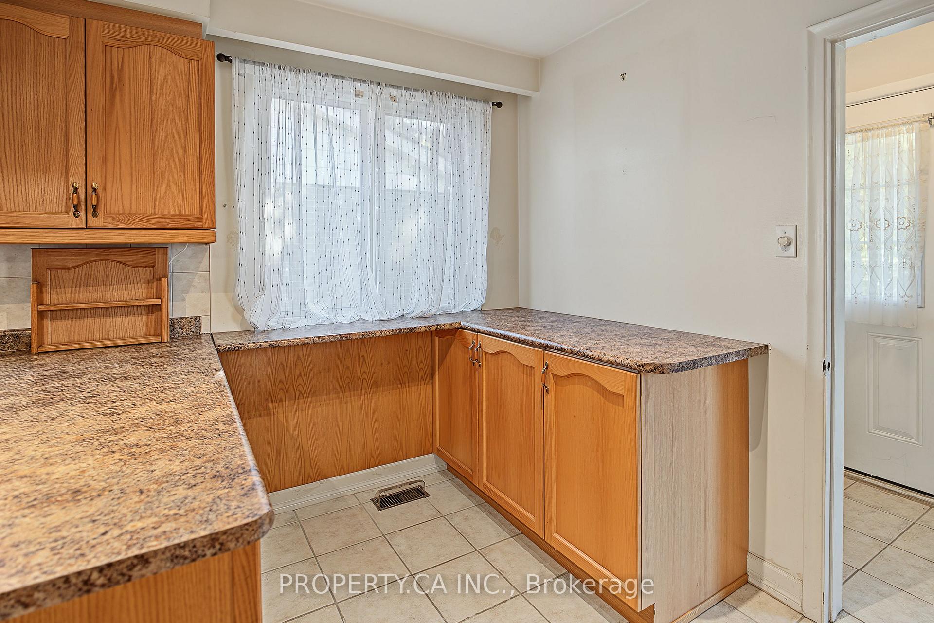 Photo 13 of 63 Bennett Road, Scarborough, West Hill — HOMEH
