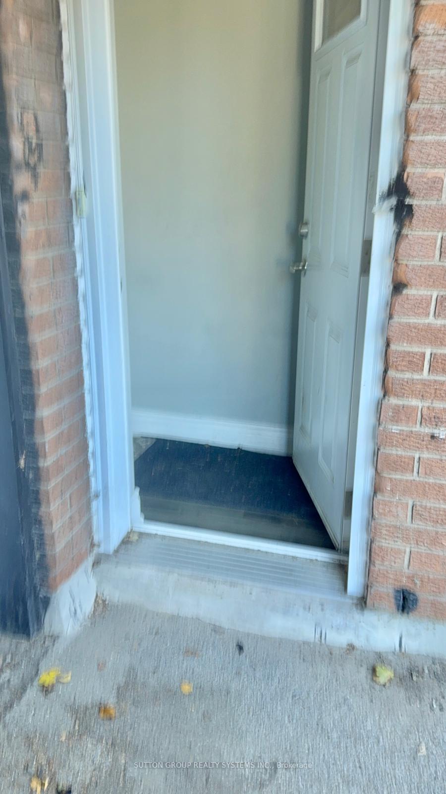 Photo 5 of Unit Lower, 2668 Windjammer Road, Mississauga, Erin Mills — HOMEH