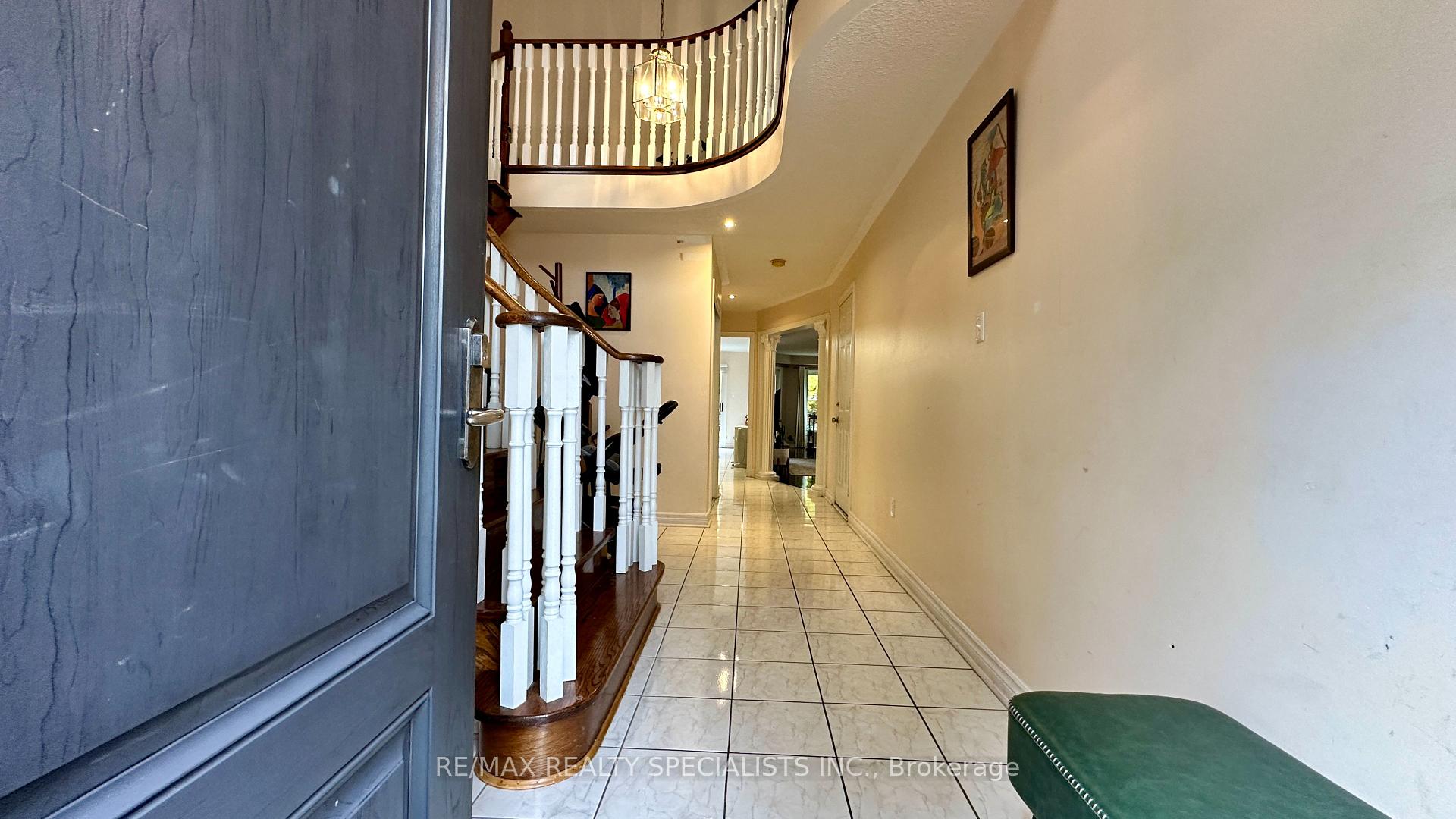 Photo 2 of 5929 Leeside Crescent, Mississauga, Central Erin Mills — HOMEH