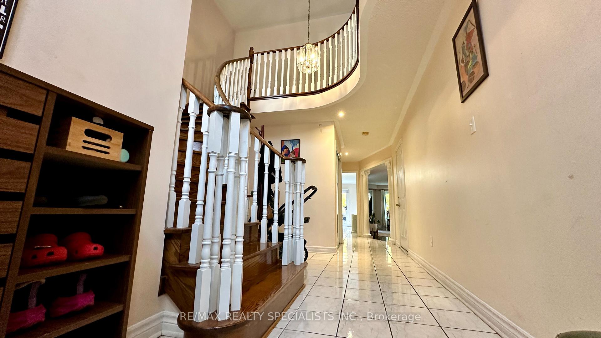 Photo 3 of 5929 Leeside Crescent, Mississauga, Central Erin Mills — HOMEH