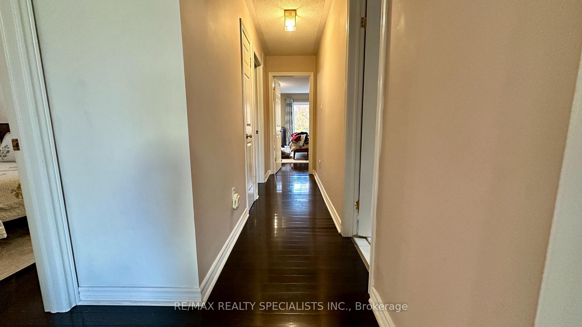 Photo 9 of 5929 Leeside Crescent, Mississauga, Central Erin Mills — HOMEH