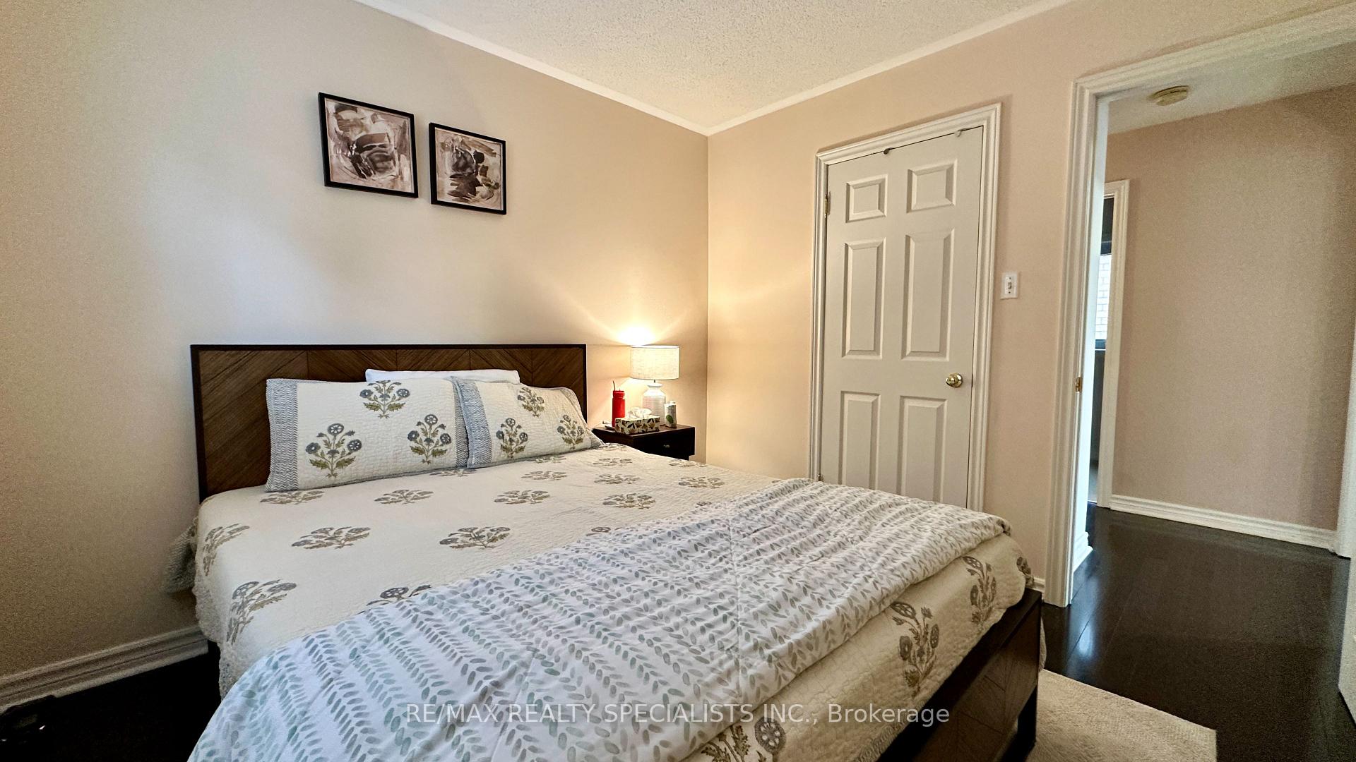 Photo 13 of 5929 Leeside Crescent, Mississauga, Central Erin Mills — HOMEH