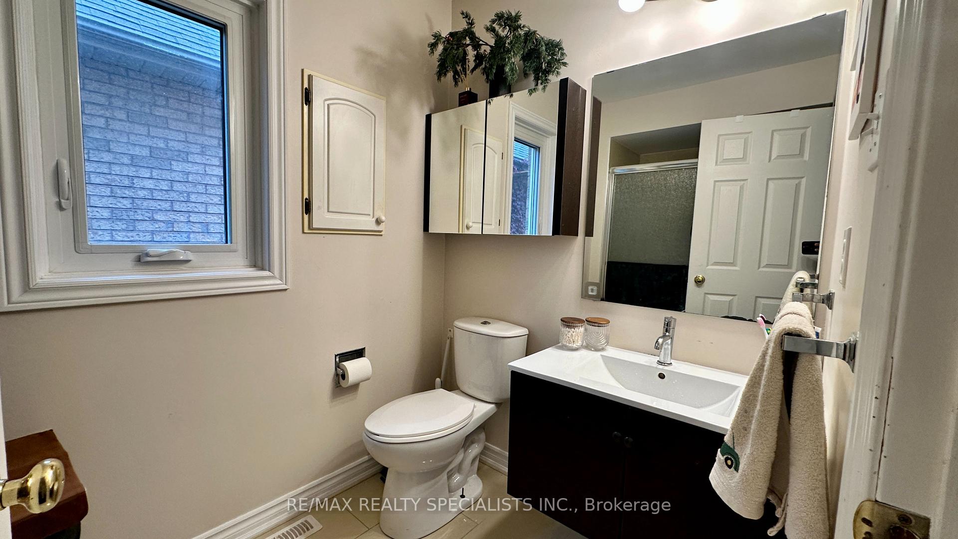 Photo 14 of 5929 Leeside Crescent, Mississauga, Central Erin Mills — HOMEH