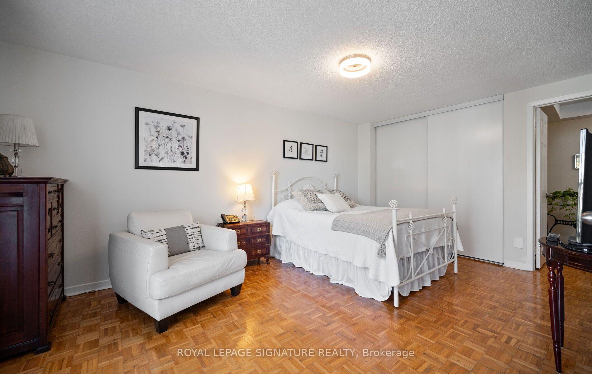 Photo 18 of 3160 Dundas Street, Toronto, Junction Area — HOMEH