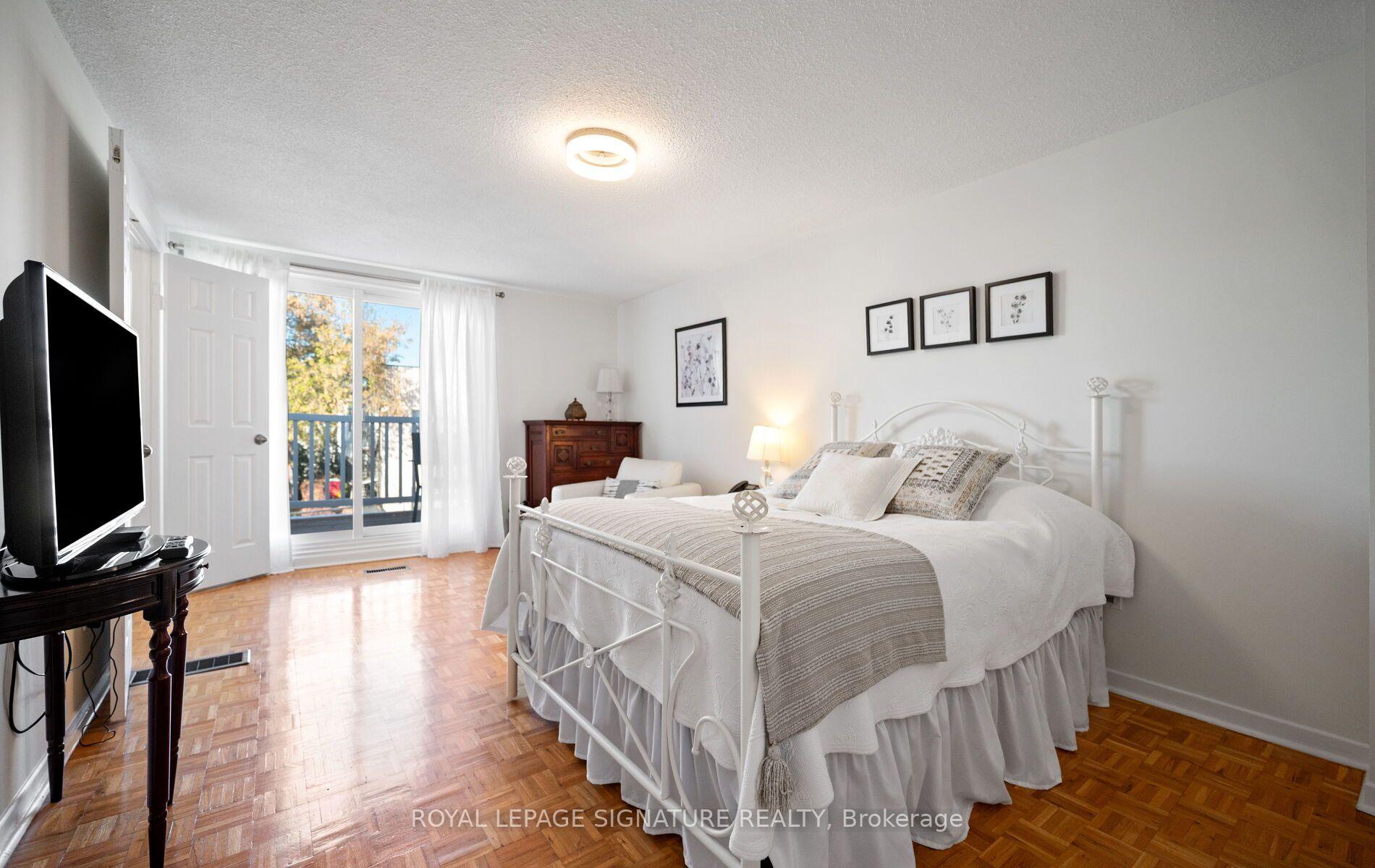Photo 19 of 3160 Dundas Street, Toronto, Junction Area — HOMEH