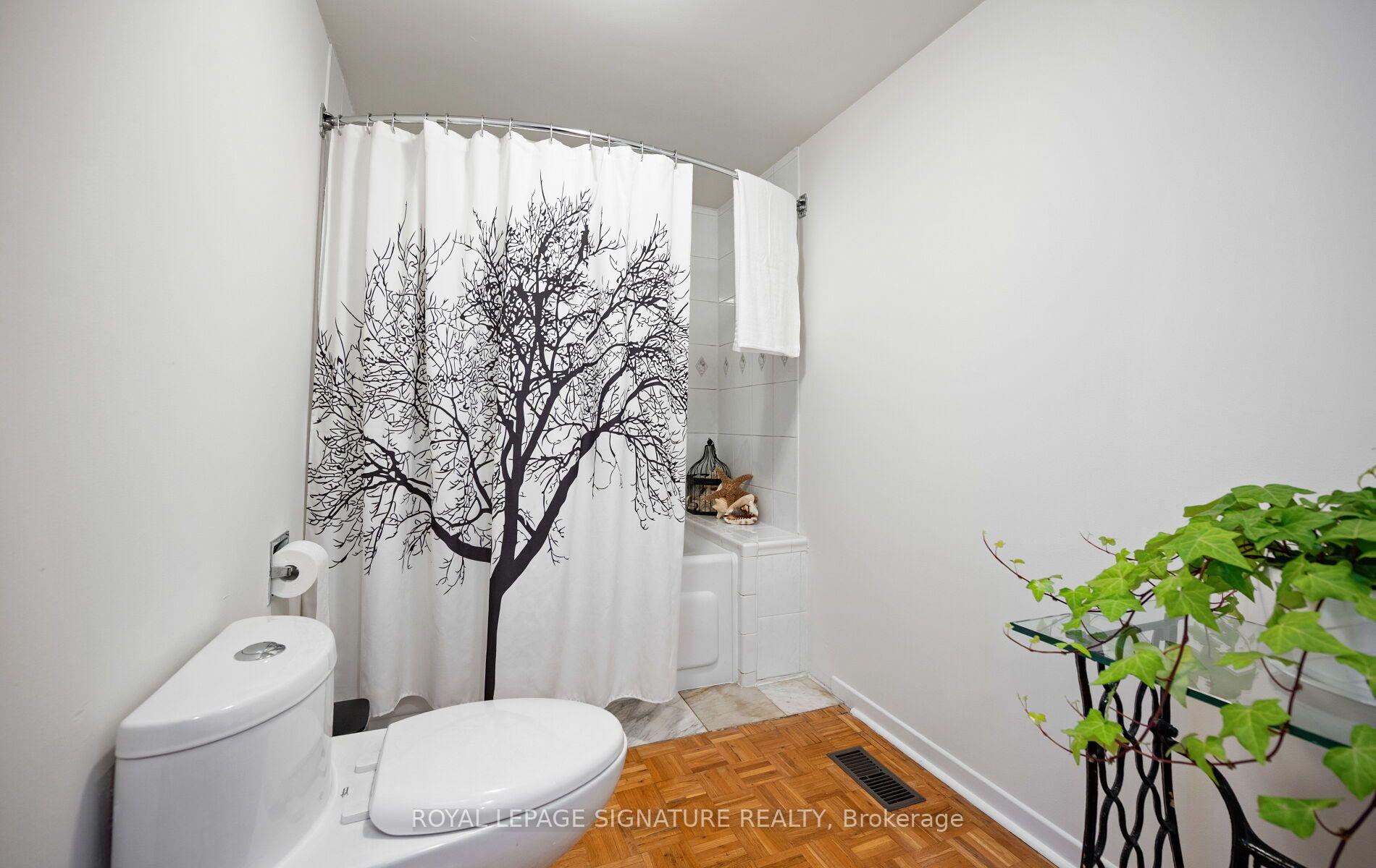 Photo 21 of 3160 Dundas Street, Toronto, Junction Area — HOMEH