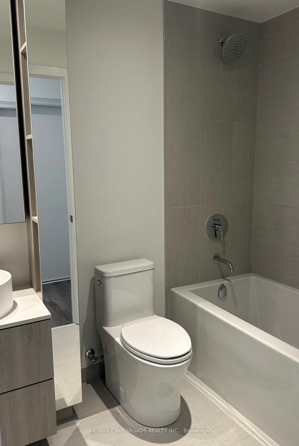 Photo 5 of Unit 1804, 28 Ann Street, Mississauga, Port Credit — HOMEH