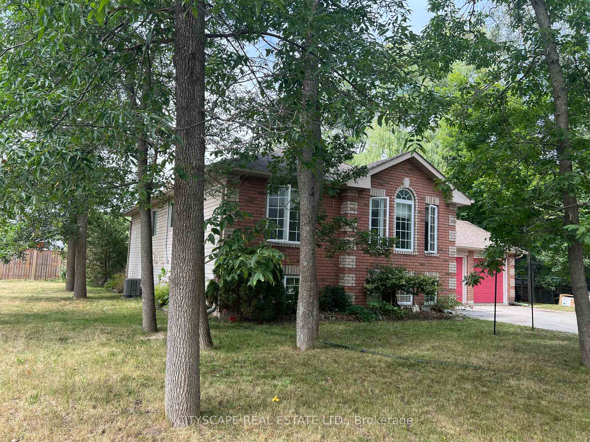 Photo 2 of 124 41st Street N, Wasaga Beach — HOMEH