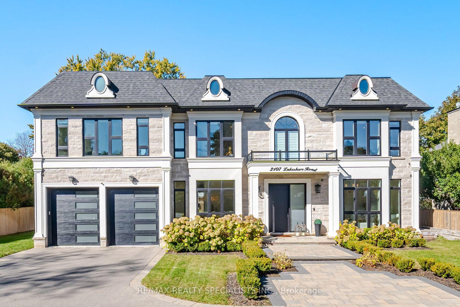 Front of 2107 Lakeshore Road W
