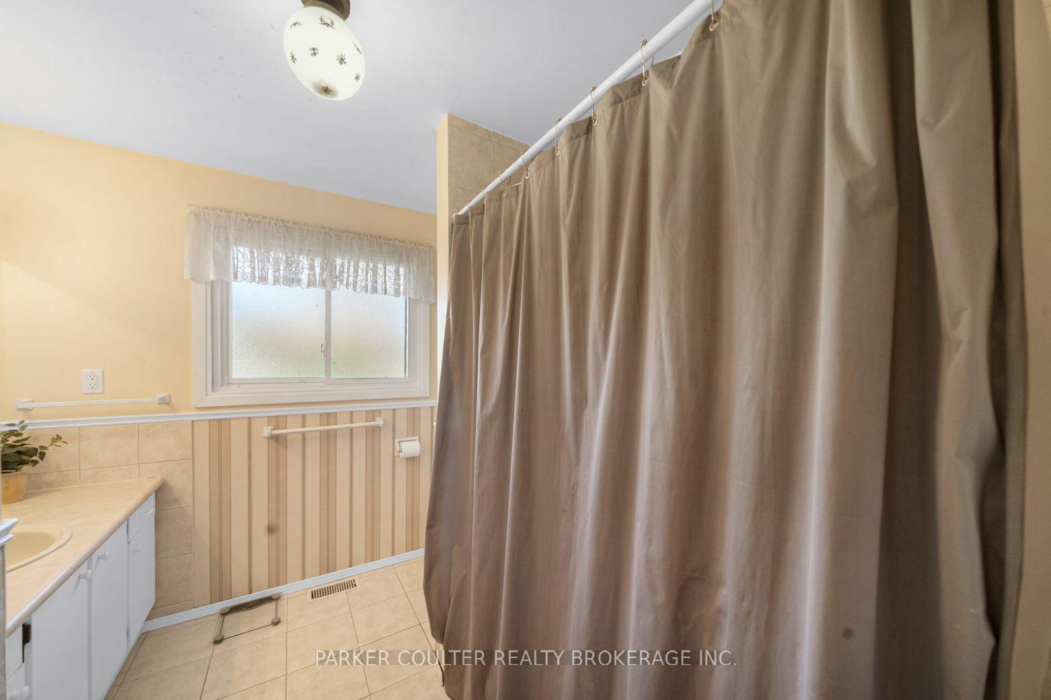 Photo 19 of 347 Macisaac Drive, Orillia — HOMEH