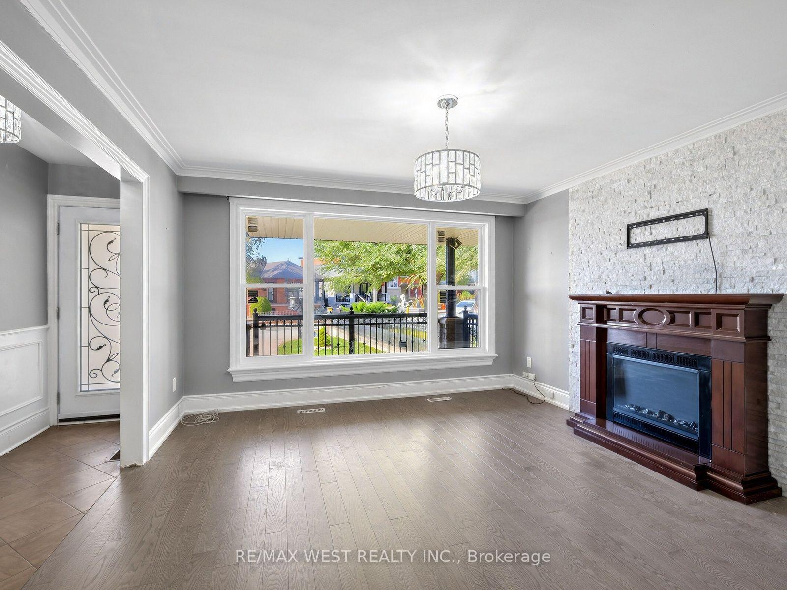 Photo 6 of 49 Dynevor Road, Toronto, Caledonia-Fairbank — HOMEH