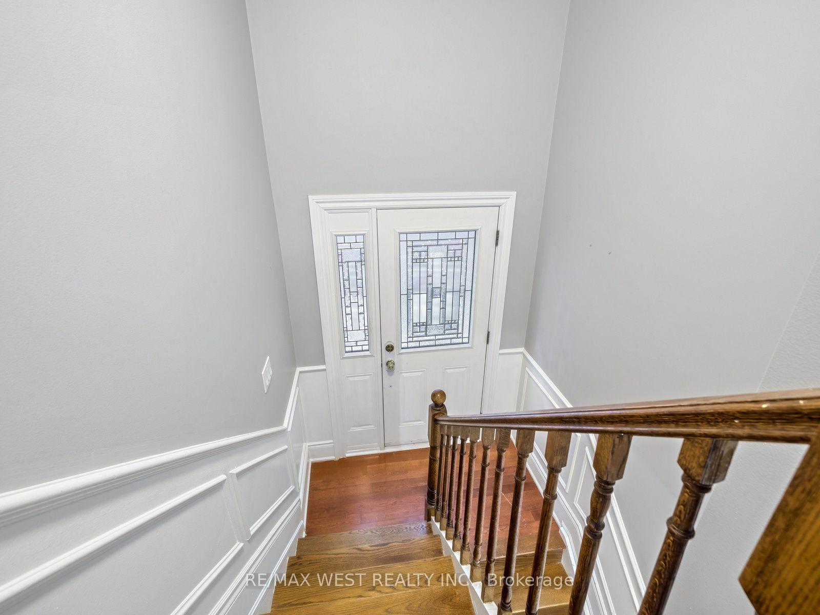 Photo 13 of 49 Dynevor Road, Toronto, Caledonia-Fairbank — HOMEH