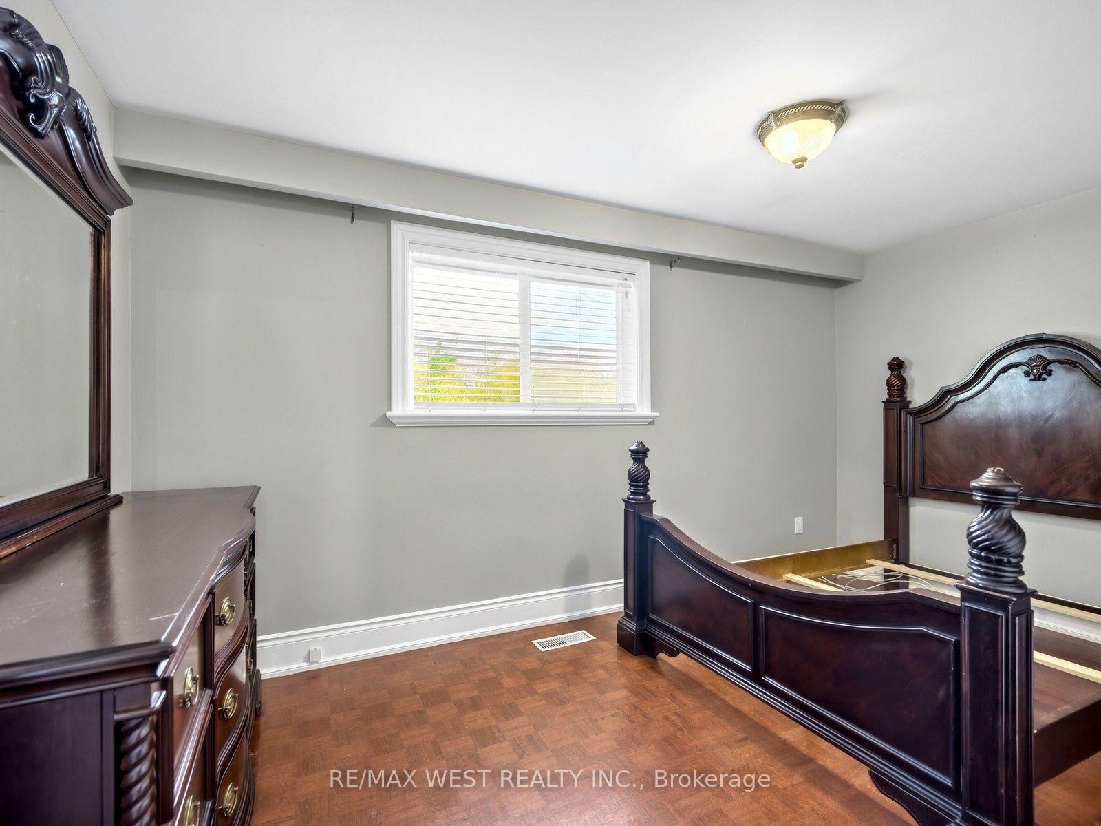 Photo 14 of 49 Dynevor Road, Toronto, Caledonia-Fairbank — HOMEH