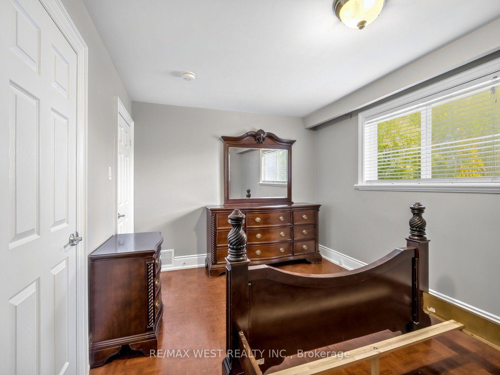 Photo 15 of 49 Dynevor Road, Toronto, Caledonia-Fairbank — HOMEH