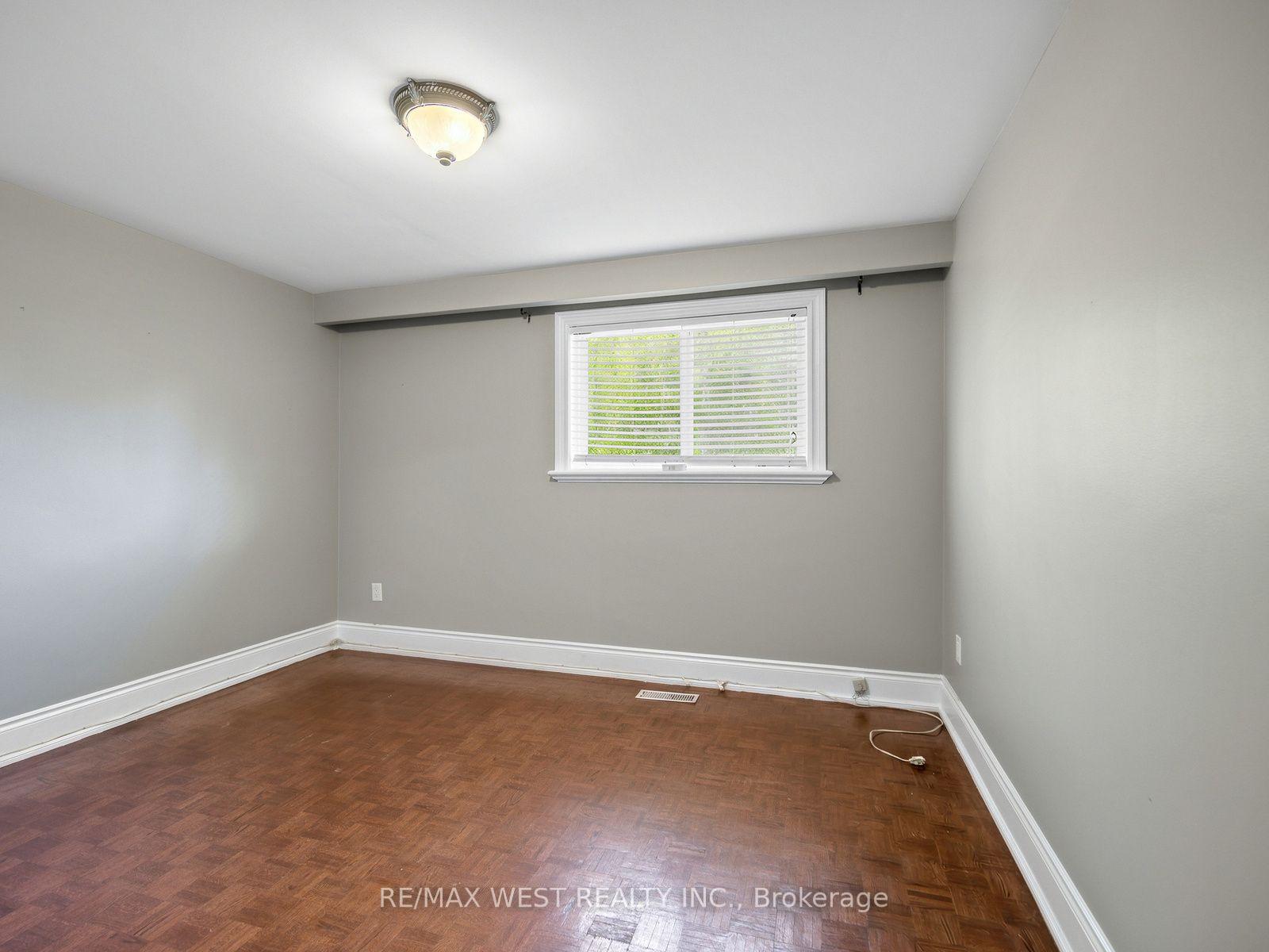 Photo 16 of 49 Dynevor Road, Toronto, Caledonia-Fairbank — HOMEH