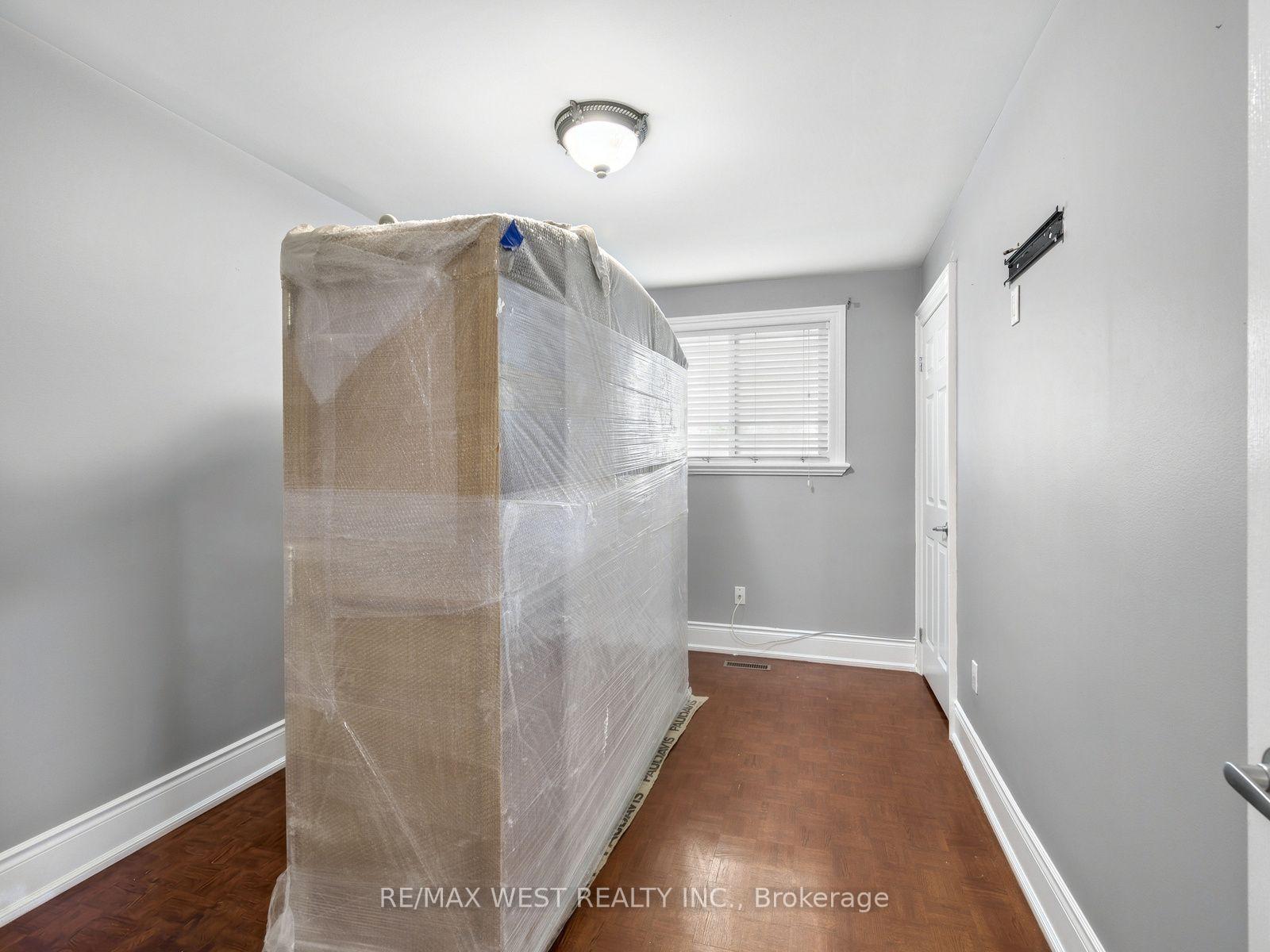 Photo 18 of 49 Dynevor Road, Toronto, Caledonia-Fairbank — HOMEH