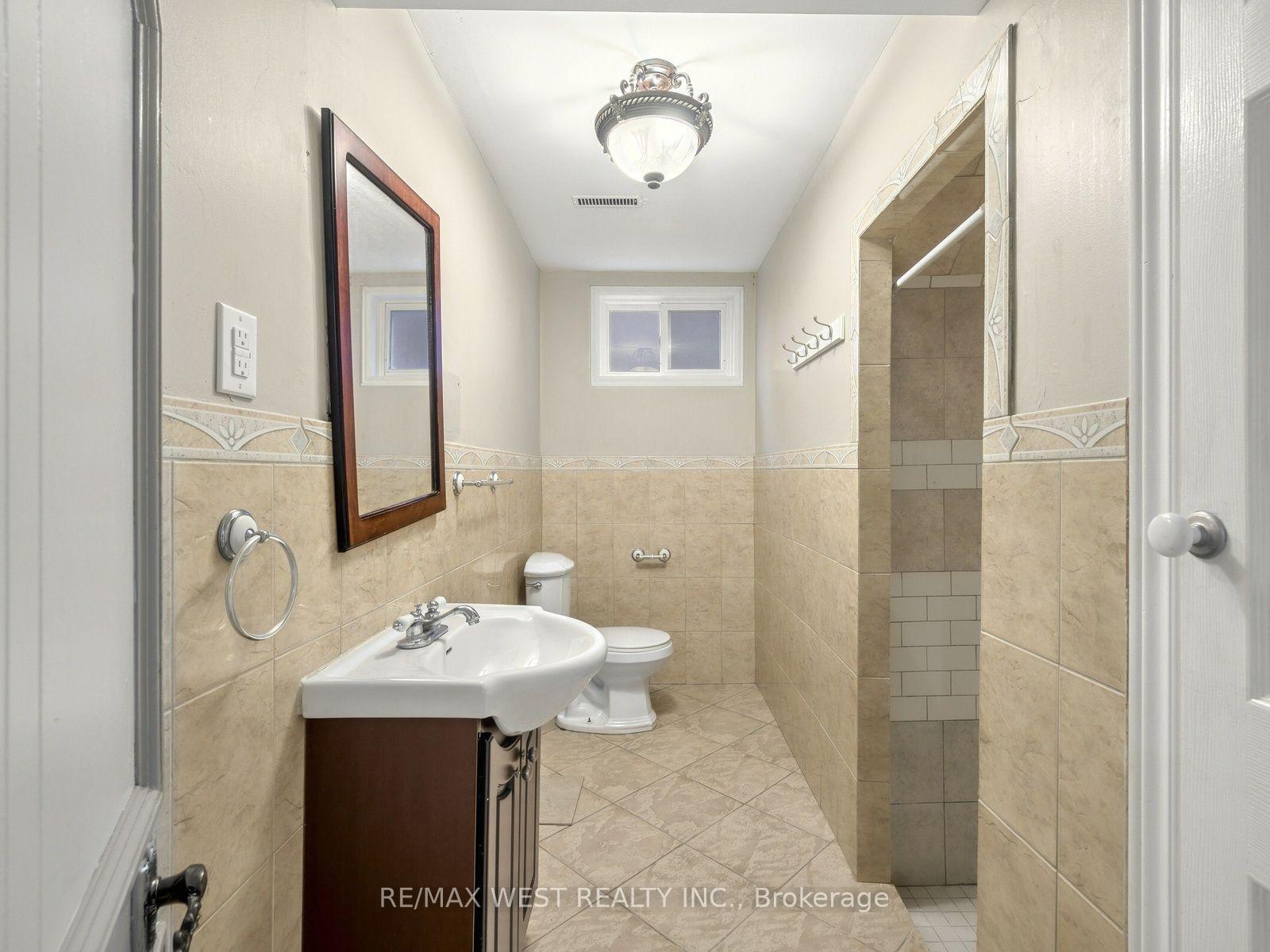 Photo 23 of 49 Dynevor Road, Toronto, Caledonia-Fairbank — HOMEH