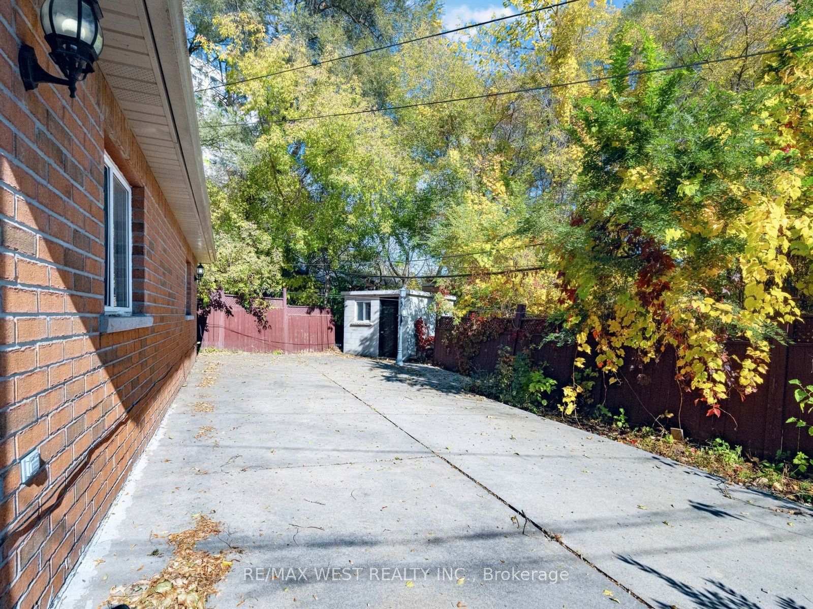Photo 35 of 49 Dynevor Road, Toronto, Caledonia-Fairbank — HOMEH