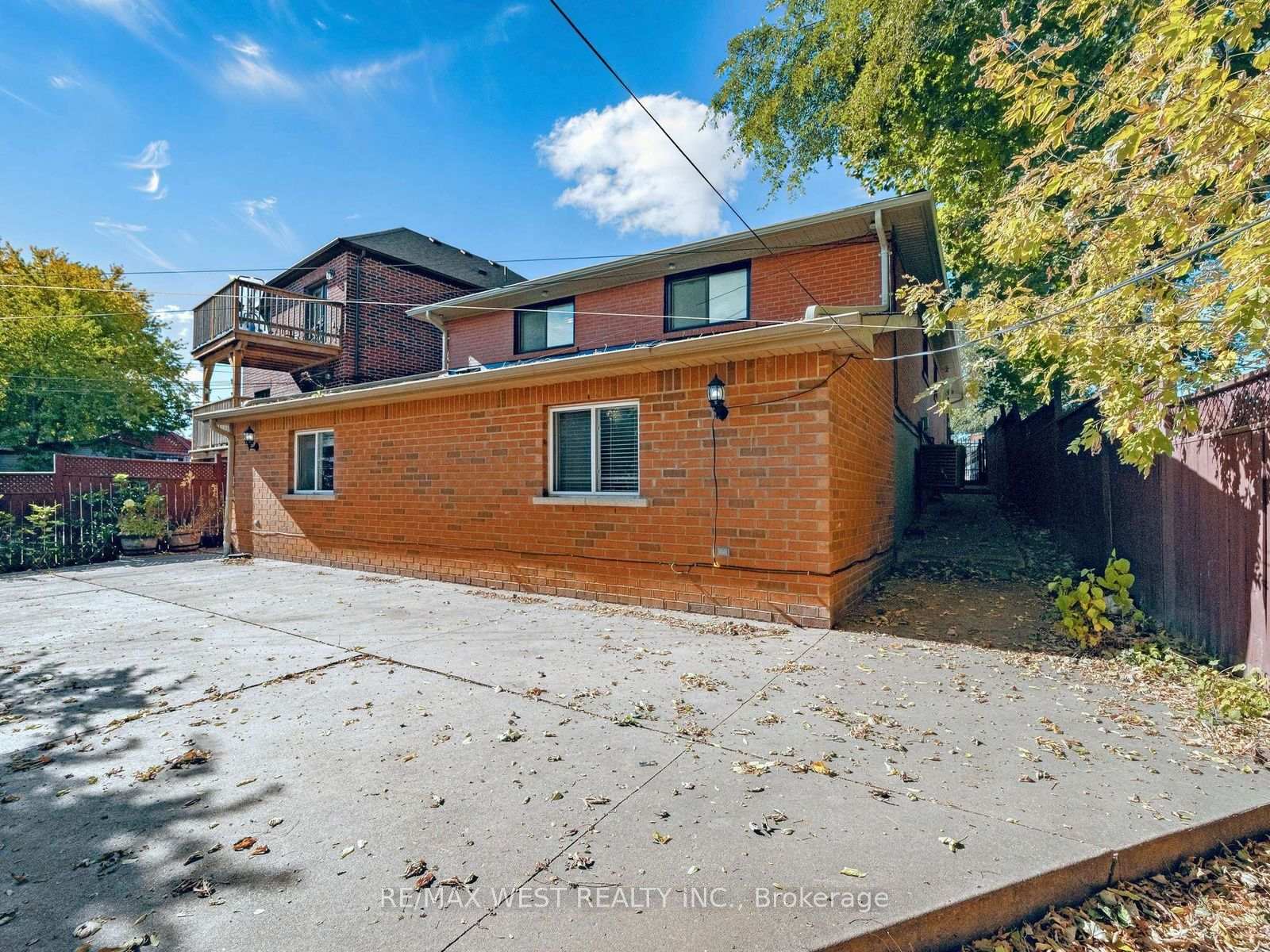 Photo 36 of 49 Dynevor Road, Toronto, Caledonia-Fairbank — HOMEH