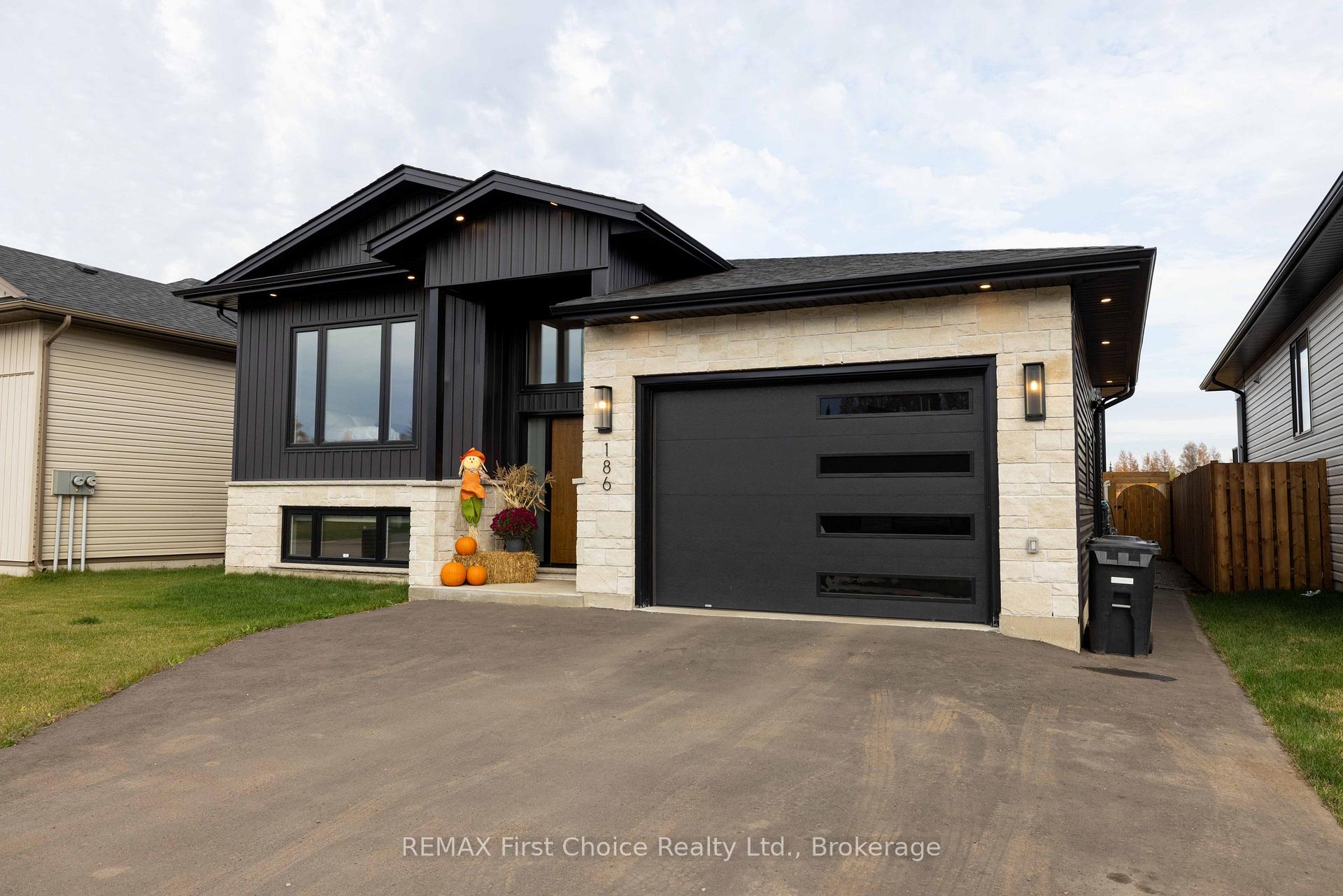 Photo 1 of 186 Bruin Crescent, Thunder Bay, Parkdale — HOMEH