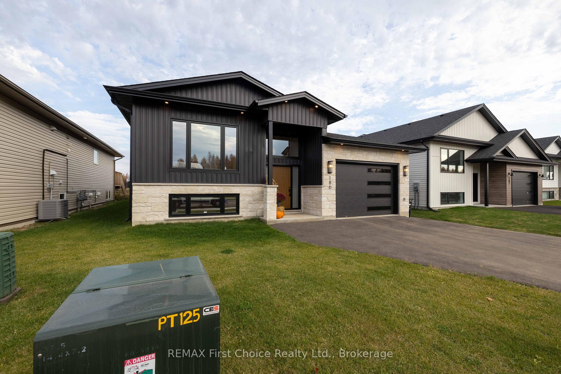 Photo 2 of 186 Bruin Crescent, Thunder Bay, Parkdale — HOMEH